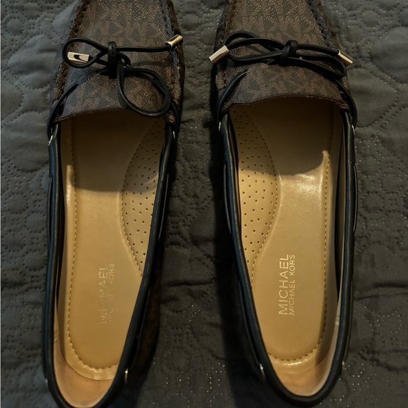 Michael Kors signature flats - Picture 1 of 4